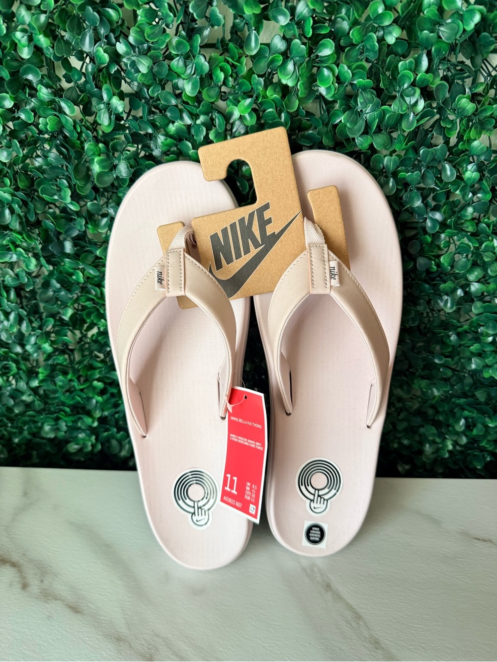 Nike Women’s Light Pink Flip Flops NWT Size 11